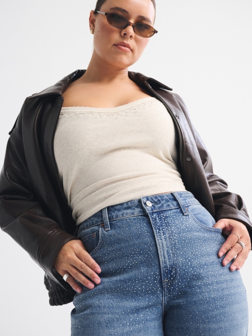 Curve Love High Rise 90s Relaxed
Shiny Embellished Jean - Picture 2 of 9